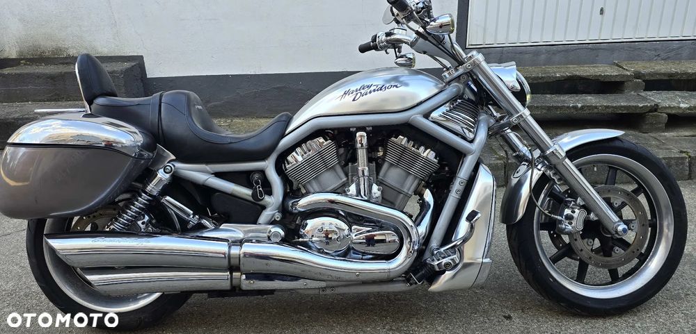 Harley-Davidson V-Rod Street Rod - 1