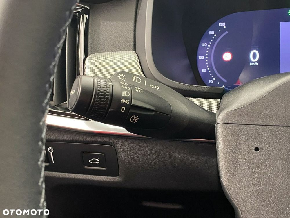 Volvo V90 B5 D AWD R-Design - 27