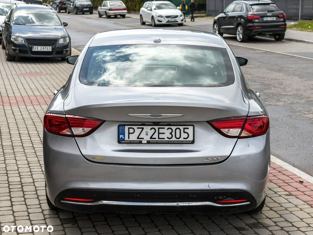 Chrysler 200 - 8