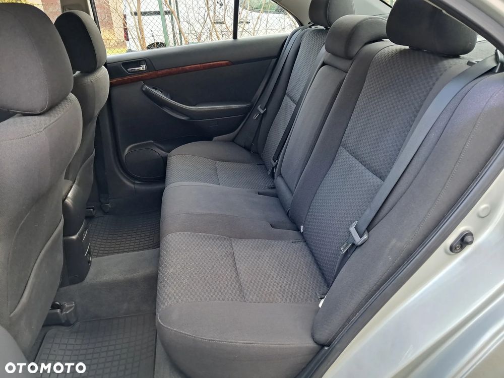 Toyota Avensis 2.0 D-4D - 9