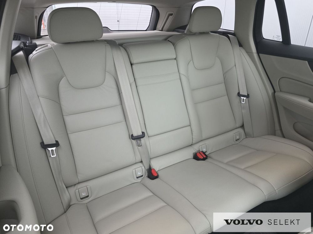 Volvo V60 Cross Country - 16