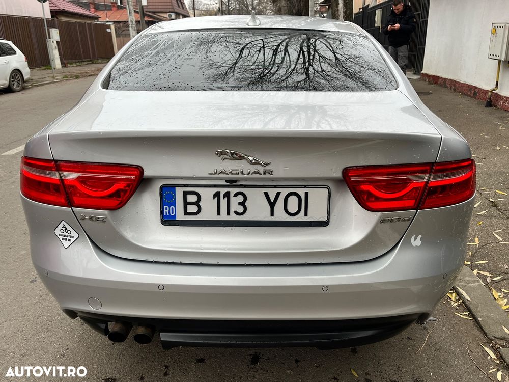 Jaguar XE 2.0 Prestige - 9