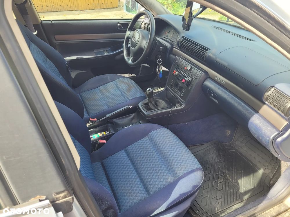 Audi A4 Limousine 2.4 - 8