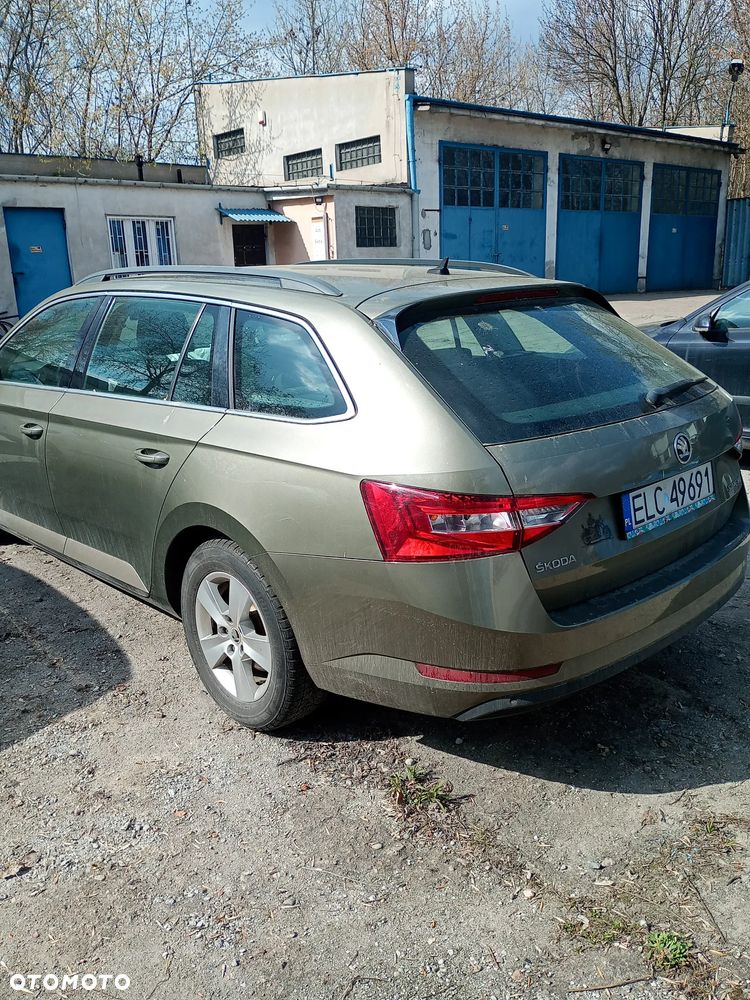 Skoda Superb 2.0 TDI Ambition - 4