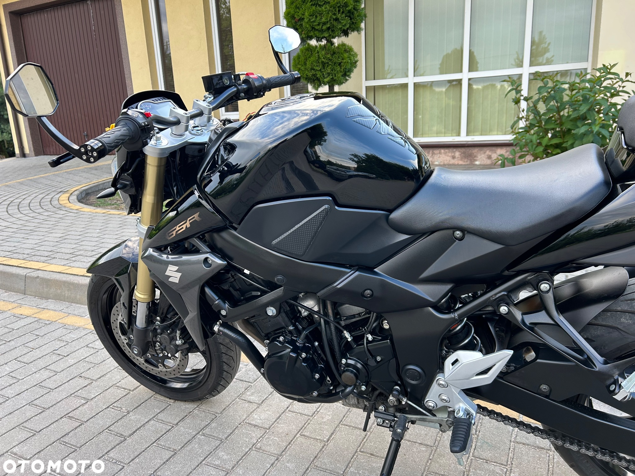 Suzuki GSR - 20