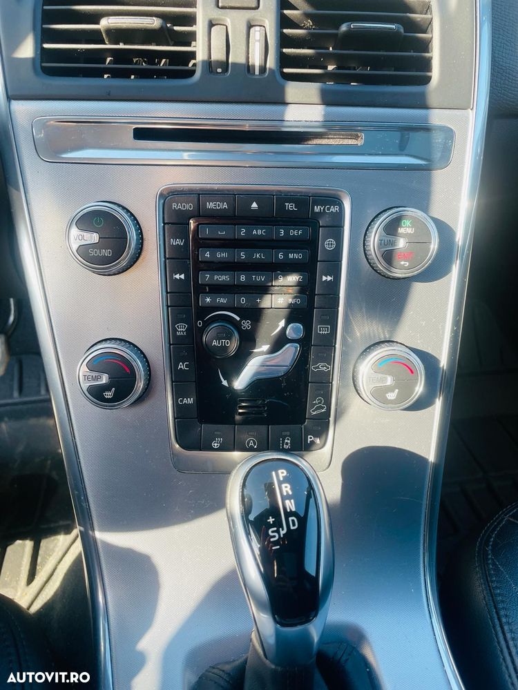 Volvo XC 60 D5 AWD Geartronic Kinetic - 13