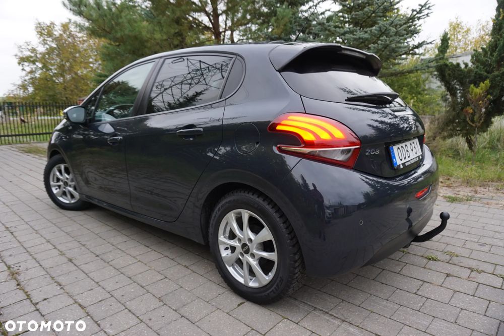 Peugeot 208 - 16