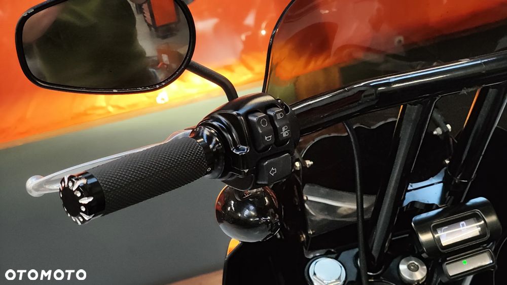 Harley-Davidson Softail Street Bob - 30