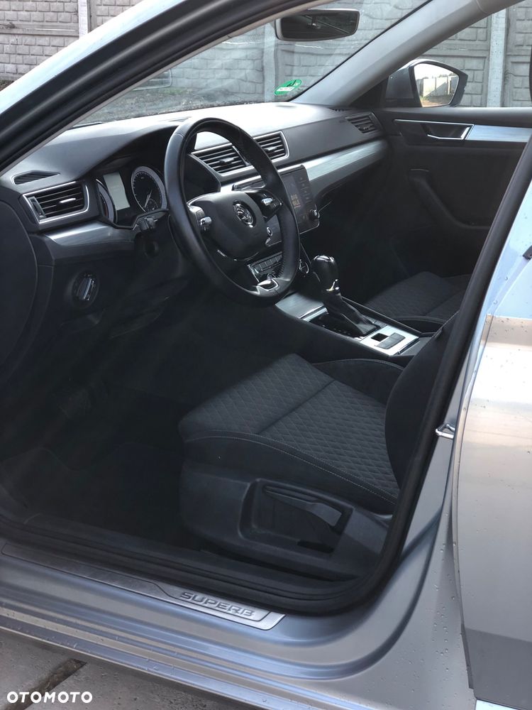 Skoda Superb 2.0 TDI DSG Style - 28