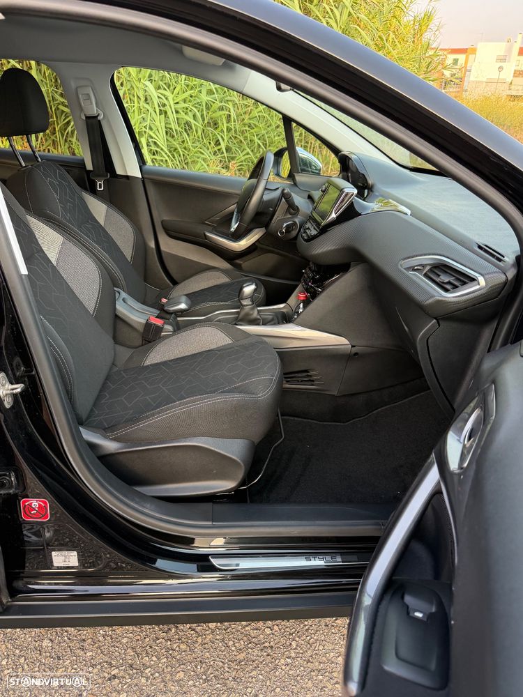 Peugeot 2008 PureTech 82 Urban Move - 19