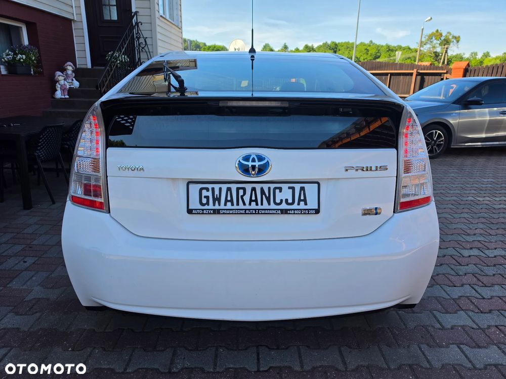 Toyota Prius (Hybrid) - 6