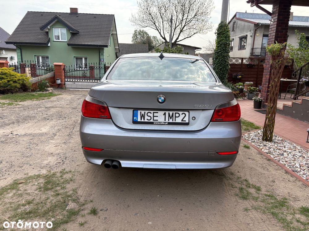 BMW Seria 5 520i - 6