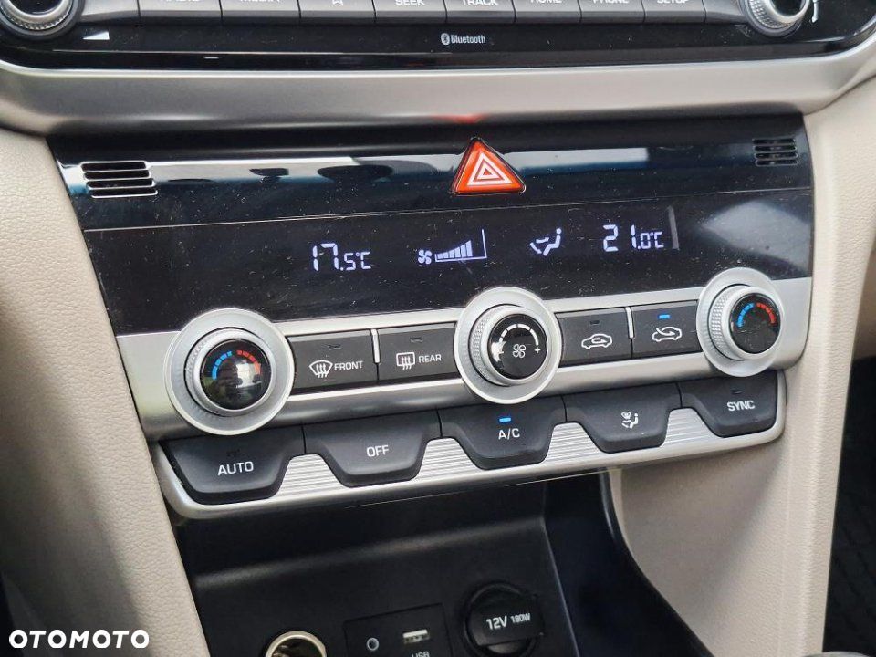Hyundai Elantra - 25