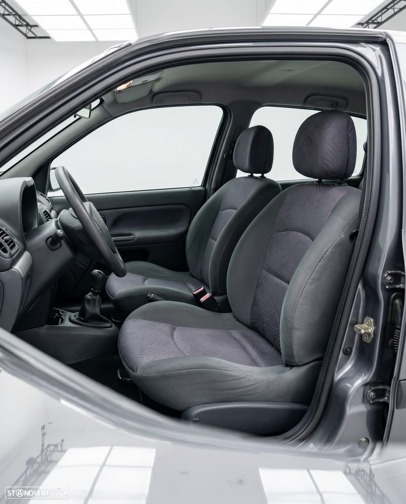 Citroën C4 e-HDi 115 ETG6 Selection - 4