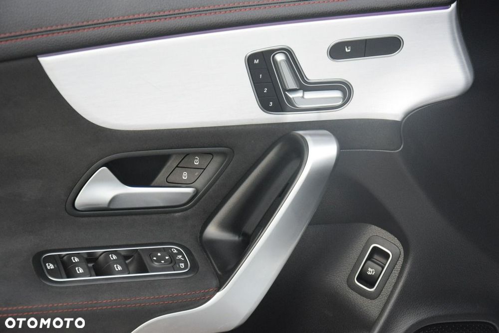 Mercedes-Benz CLA 180 7G-DCT Edition AMG Line - 29