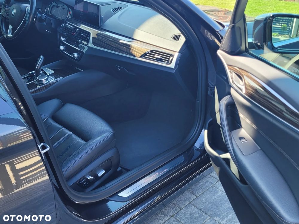 BMW Seria 5 530i xDrive Sport Line - 11