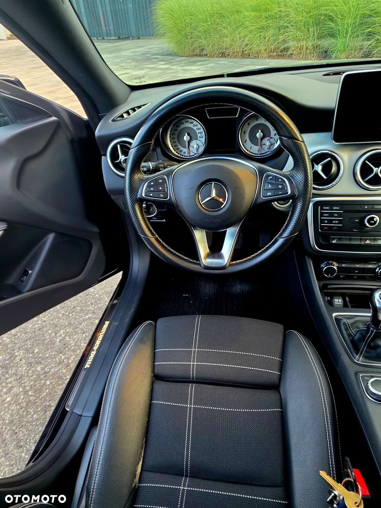 Mercedes-Benz CLA 200 Urban - 20