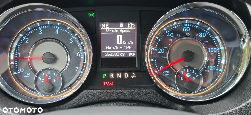 Chrysler Town & Country 3.6 Limited - 10