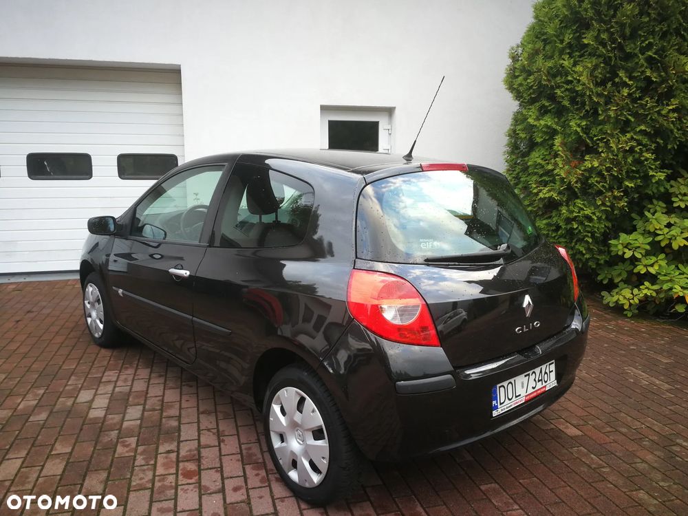 Renault Clio 1.2 16V 75 Expression - 9