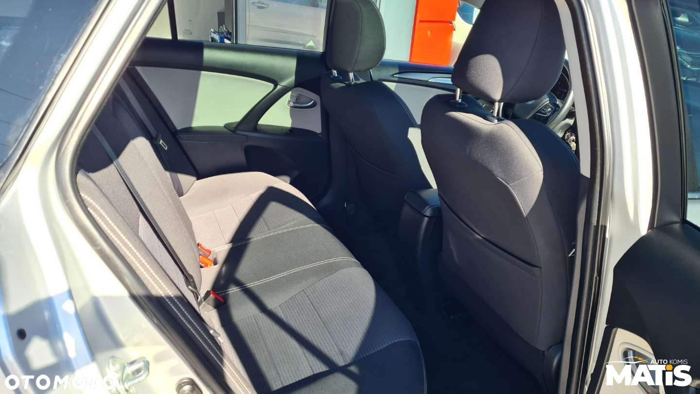 Toyota Avensis - 12