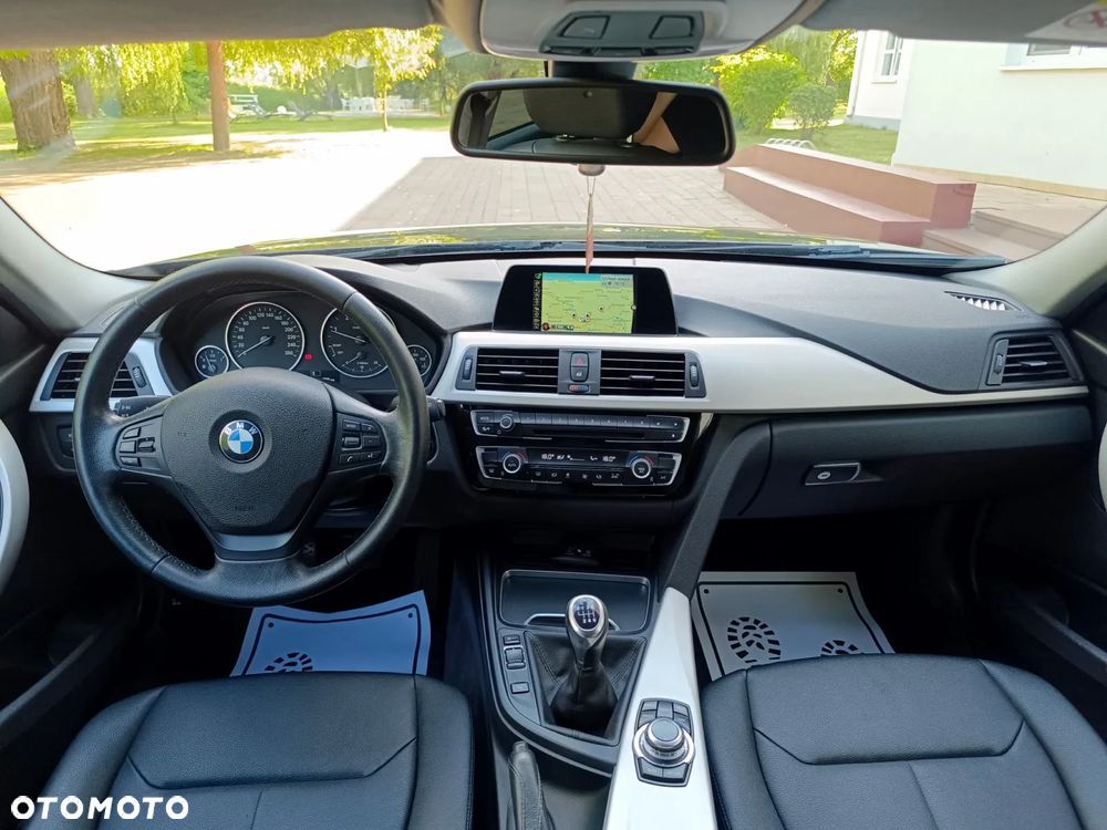 BMW Seria 3 318d Touring - 27
