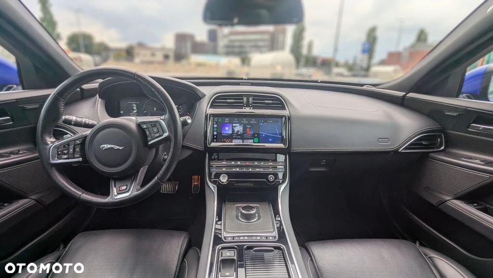 Jaguar XE S - 6