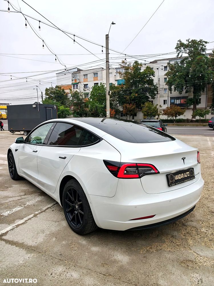 Tesla Model 3 - 4