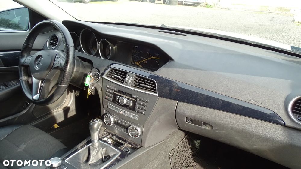 Mercedes-Benz Klasa C 180 CGI BlueEff - 13