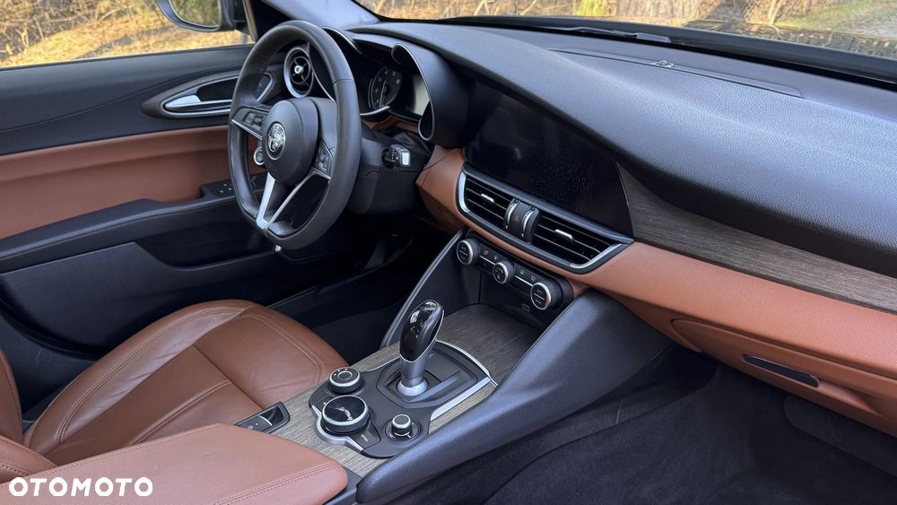 Alfa Romeo Giulia 2.0 Turbo 16V AT8-Q4 Ti - 31