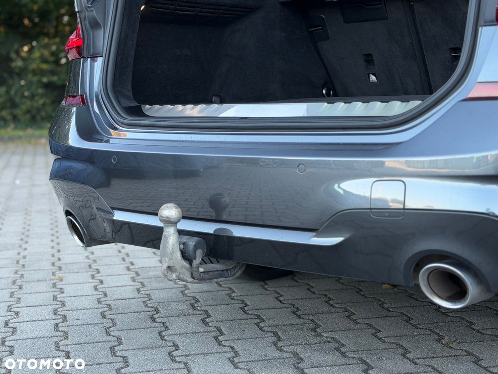 BMW Seria 3 330e xDrive M Sport - 32