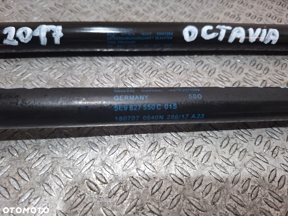 Siłowniki klapy tył komplet Skoda Octavia III kombi Rok 2017 nr 5E9827550C - 3