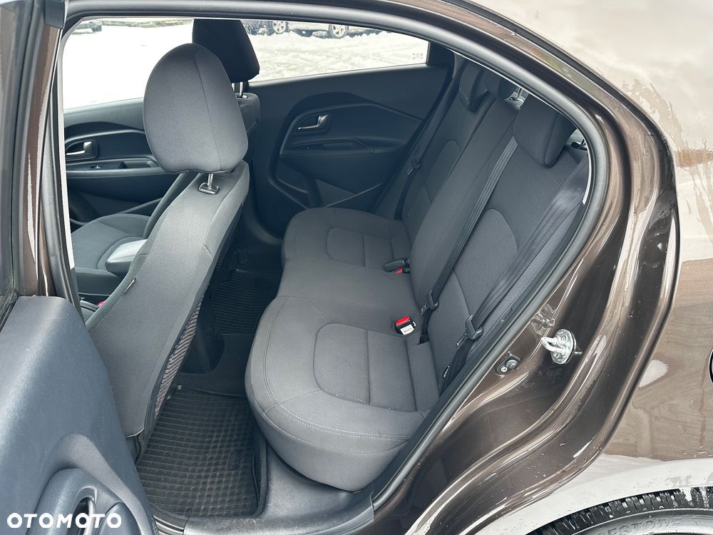 Kia Rio - 10