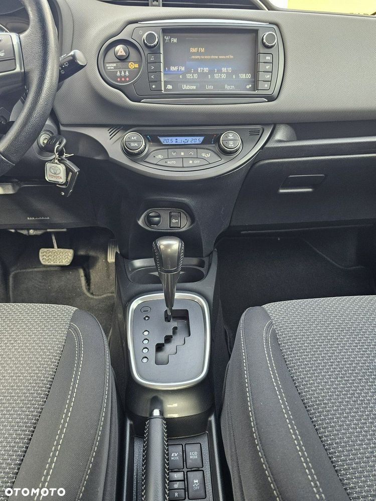 Toyota Yaris Hybrid 100 Business Edition - 20