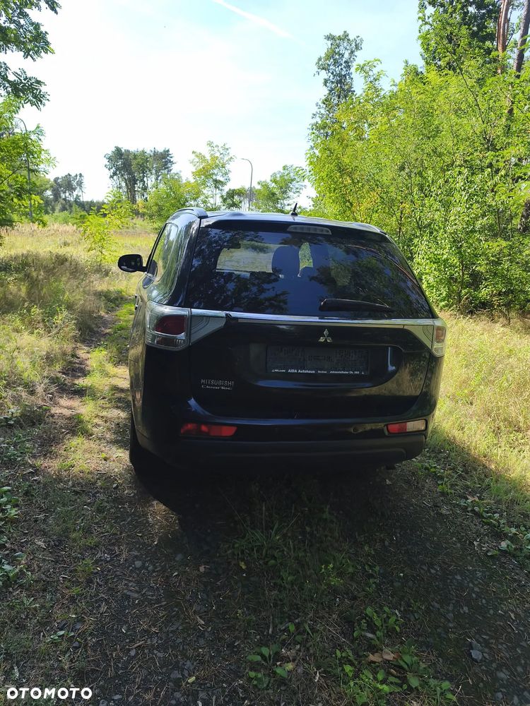 Mitsubishi Outlander 2.0 4WD Invite - 2