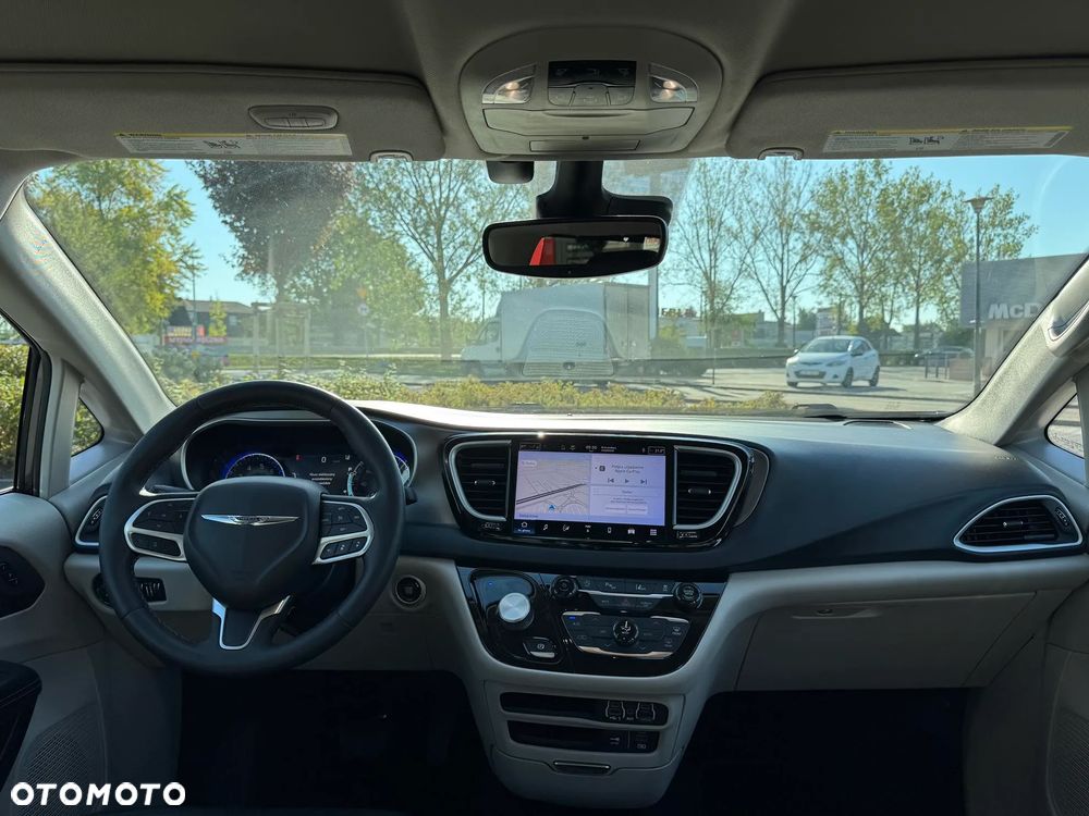 Chrysler Pacifica - 17