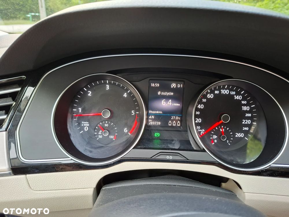 Volkswagen Passat - 10
