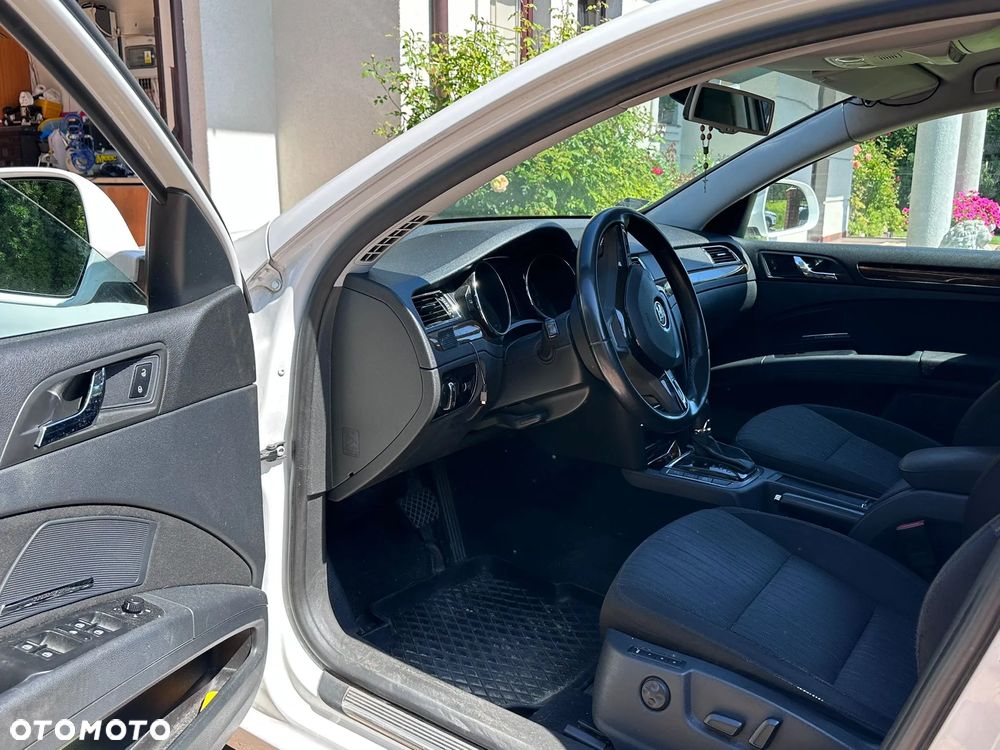 Skoda Superb 2.0 TDI Elegance DSG - 10