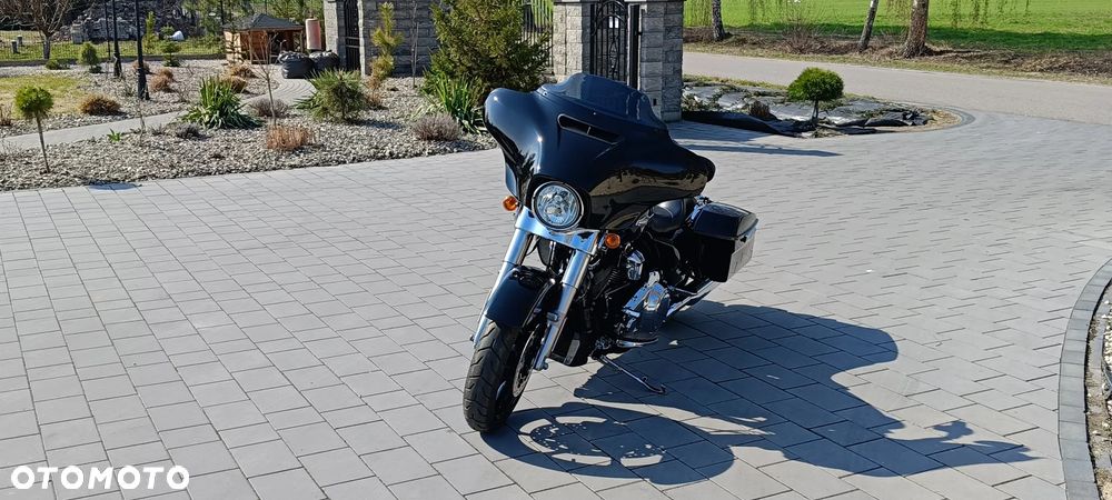 Harley-Davidson Touring Street Glide - 2
