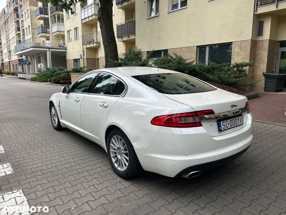 Jaguar XF 2.7 V6 D Luxury - 3