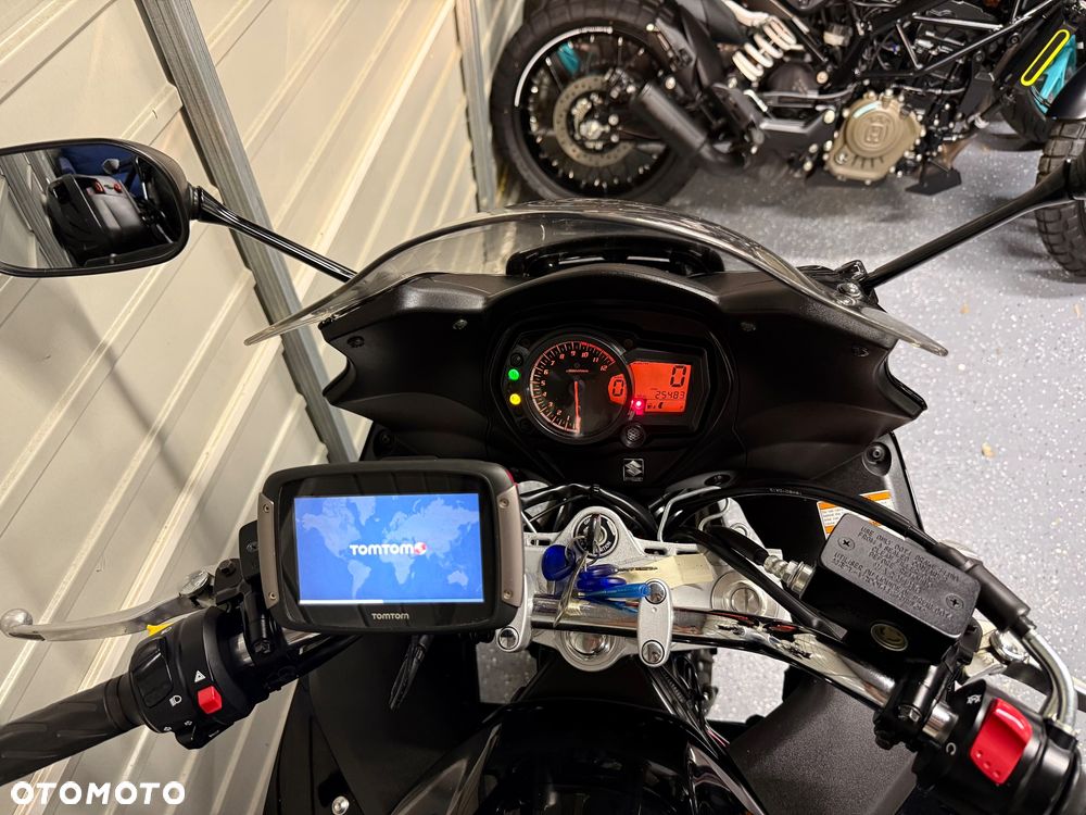 Suzuki GSX - 11