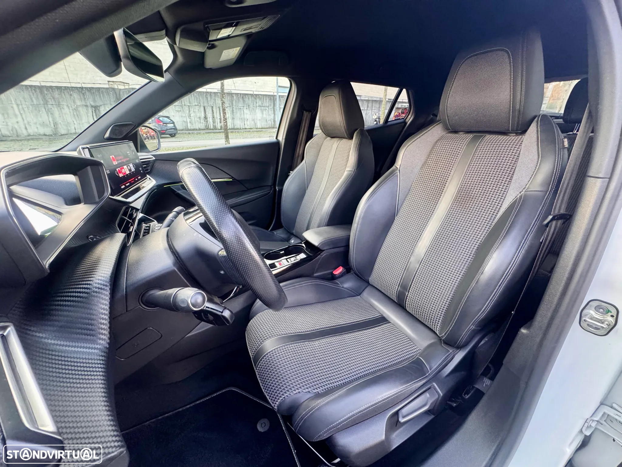 Peugeot 2008 1.2 PureTech GT Line - 4