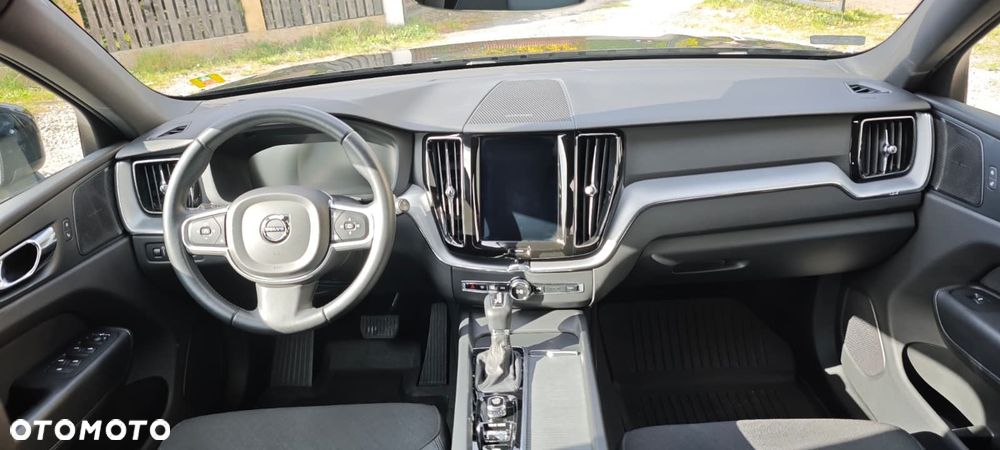 Volvo XC 60 T5 GPF Momentum - 9