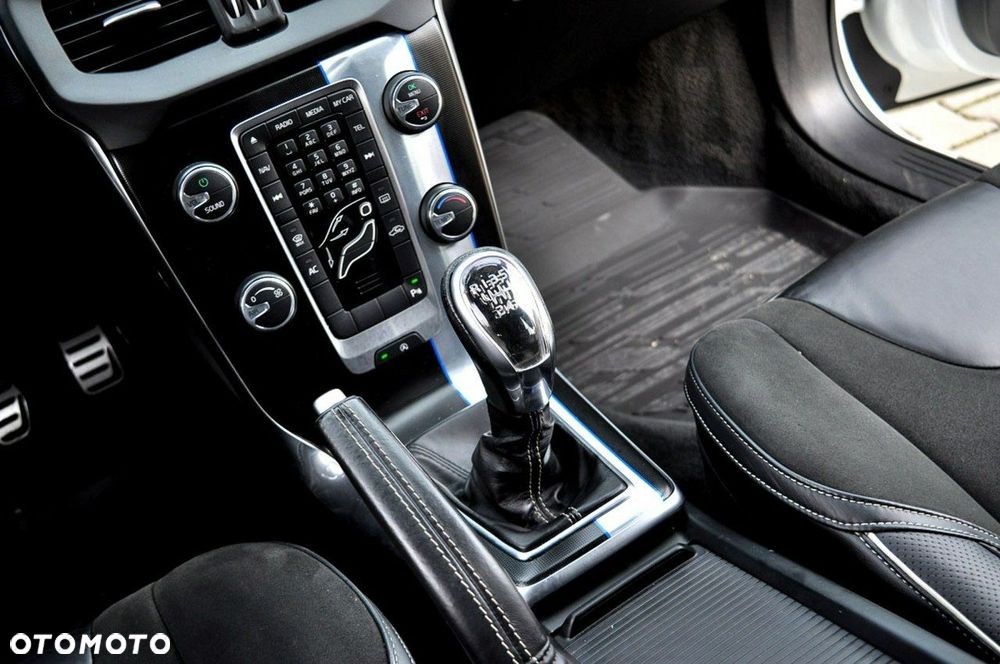 Volvo V40 D2 R-Design Summum - 28