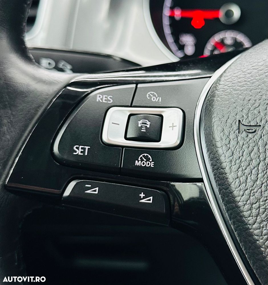 Volkswagen Golf 1.6 TDI BlueMotion Technology Comfortline - 26