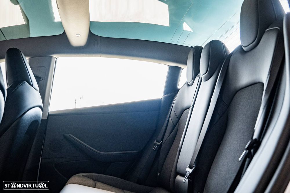 Tesla Model 3 — fotografia 15