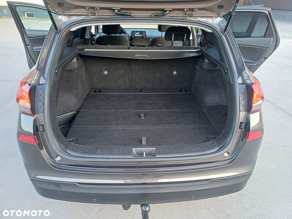 Hyundai i30 blue Kombi 1.4 - 28