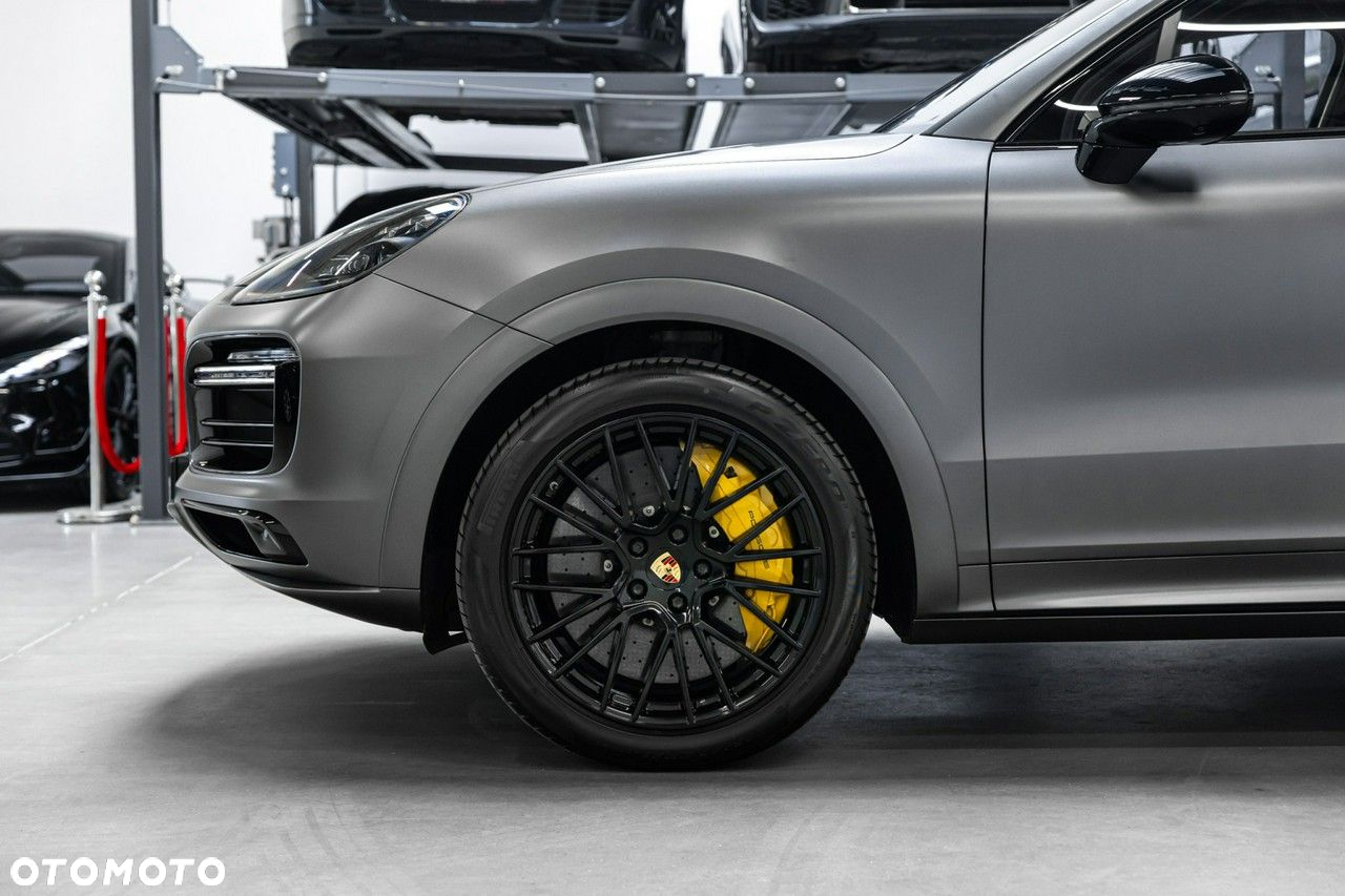 Porsche Cayenne Turbo - 13