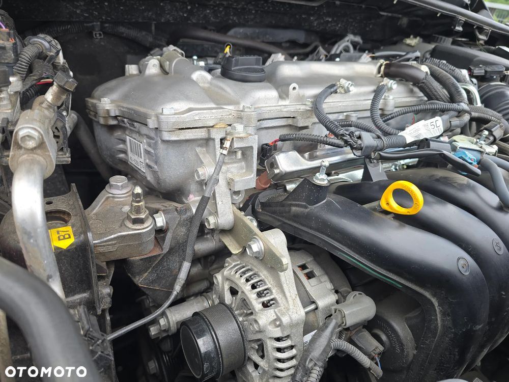 Toyota Avensis 1.8 Premium MS - 27