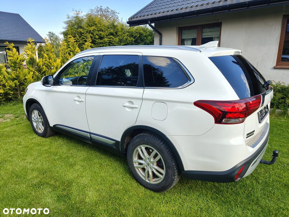 Mitsubishi Outlander - 12