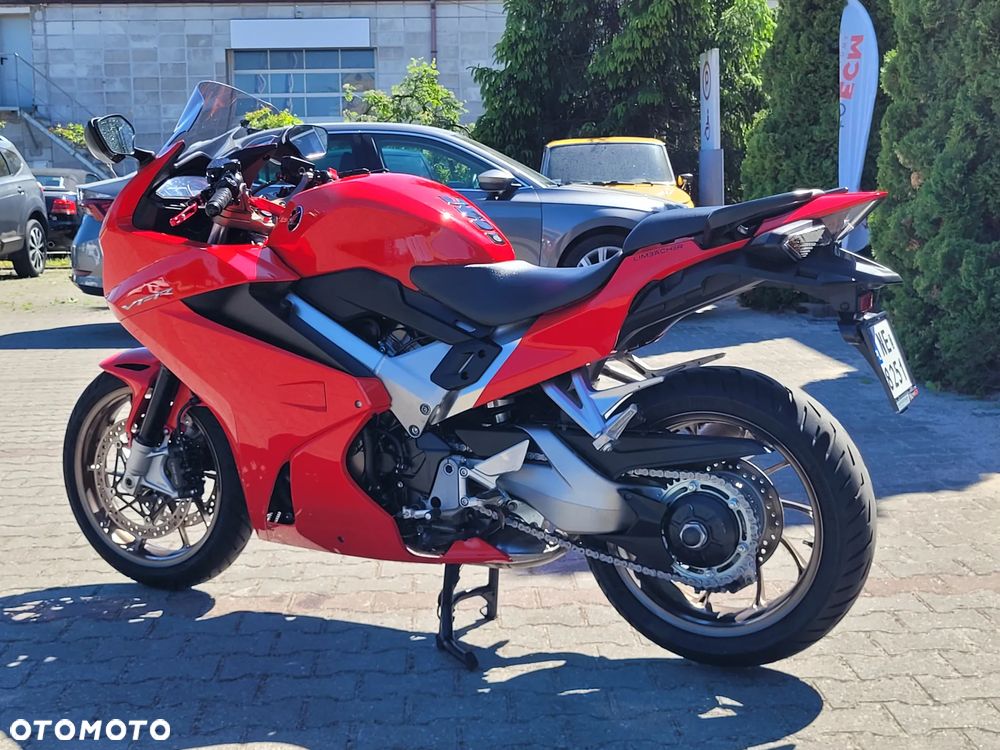 Honda VFR - 3